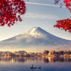 Colorful Autumn Season and Mountain Fuji with morning fog and red leaves at lake Kawaguchiko Von Travel mania
